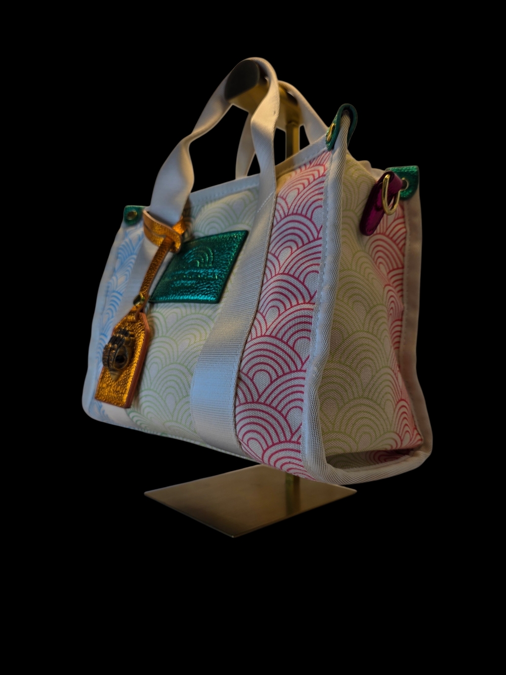 Multicolor Wave-Pattern White Tote with Gold Accent - Picture 4 of 11